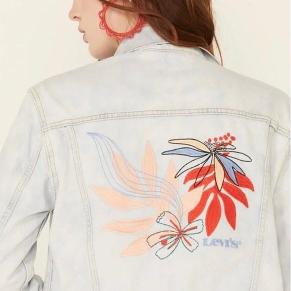 Levi's Ex-boyfriend Trucker Light Wash Denim Jacket - Embroidered Floral Design - Picture 4 of 8
